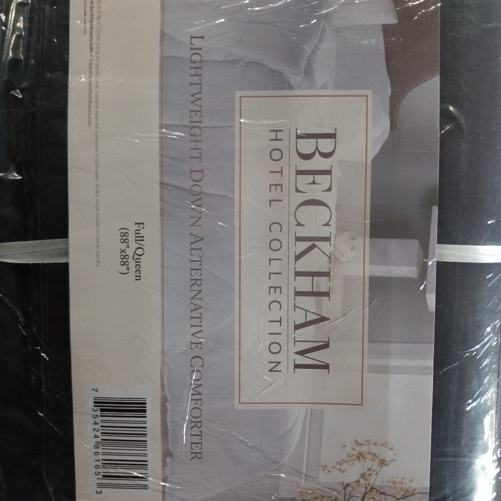 Beckham hotel collection full/queen size down alternative comforter